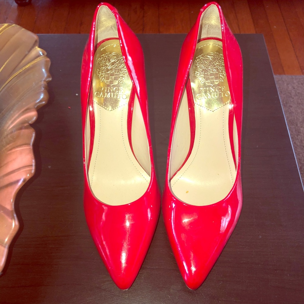 Red pumps